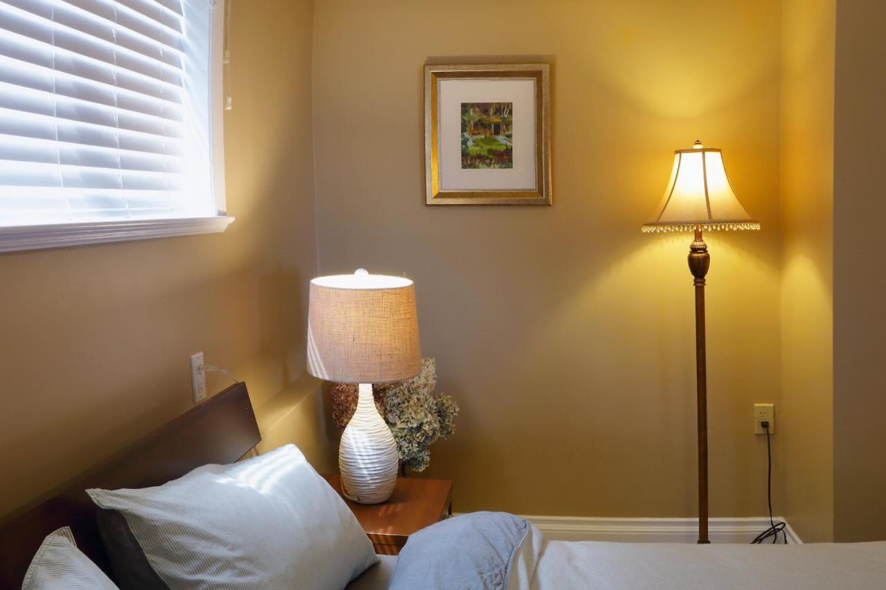 Lovely J Home -Stunning River View Cozy Two Bedroom Private Suite New Westminster Eksteriør bilde