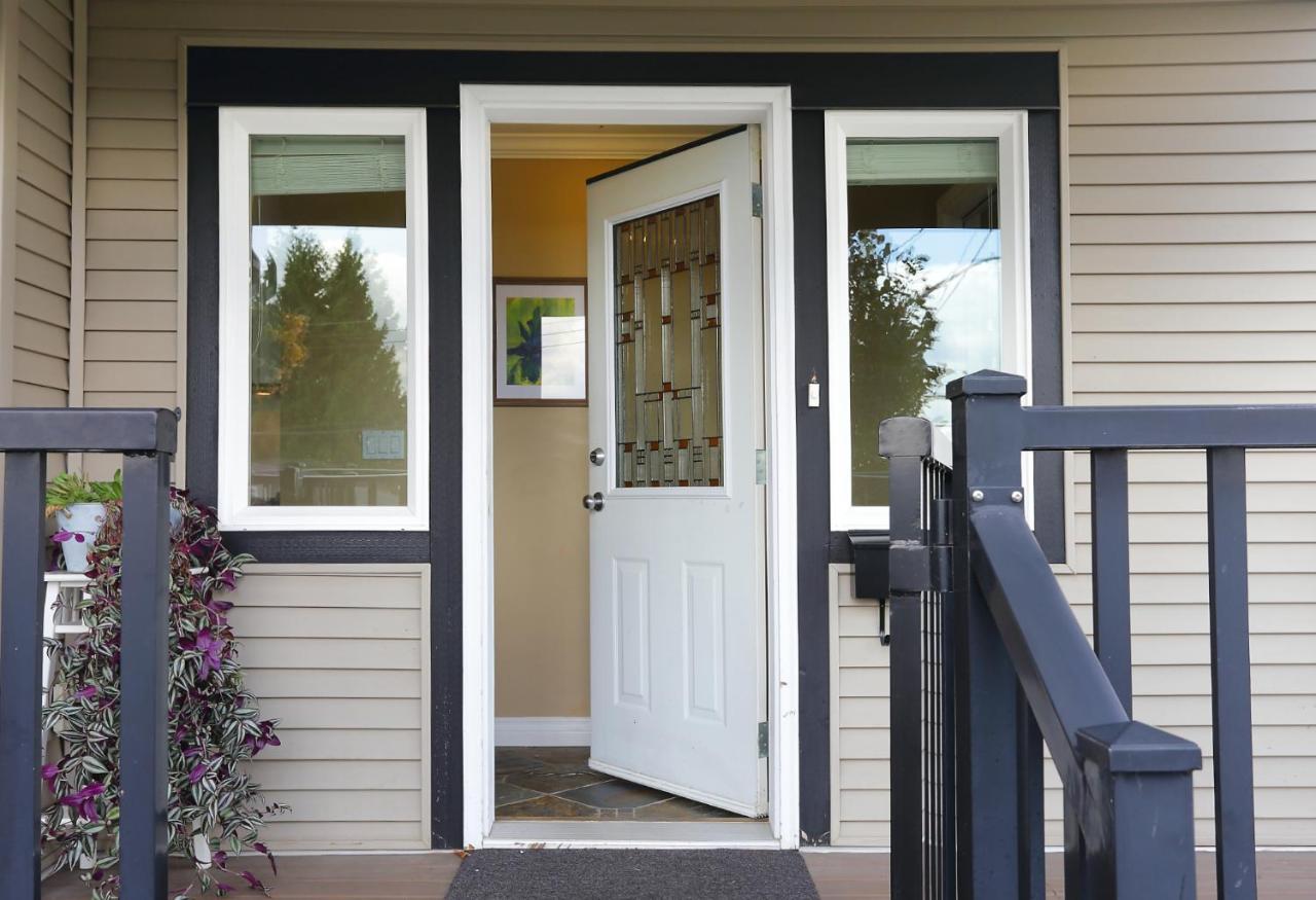 Lovely J Home -Stunning River View Cozy Two Bedroom Private Suite New Westminster Eksteriør bilde