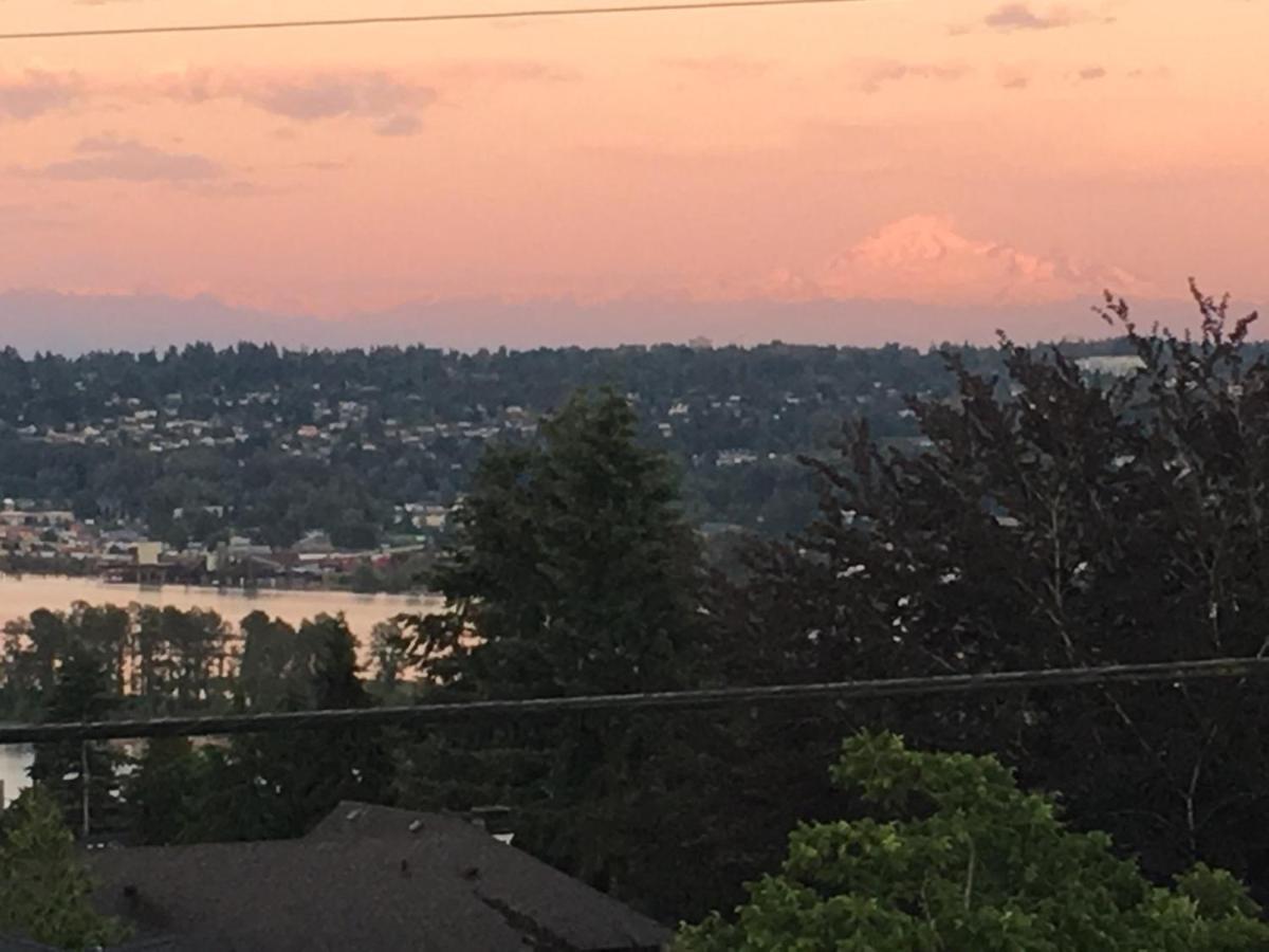 Lovely J Home -Stunning River View Cozy Two Bedroom Private Suite New Westminster Eksteriør bilde