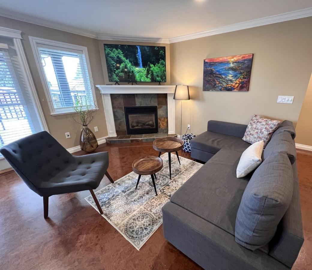 Lovely J Home -Stunning River View Cozy Two Bedroom Private Suite New Westminster Eksteriør bilde