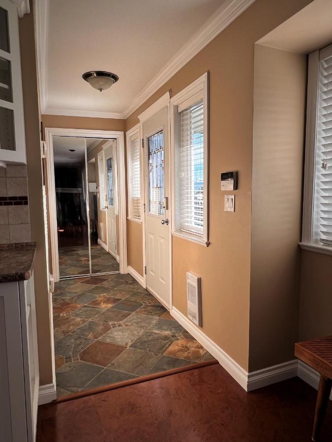 Lovely J Home -Stunning River View Cozy Two Bedroom Private Suite New Westminster Eksteriør bilde