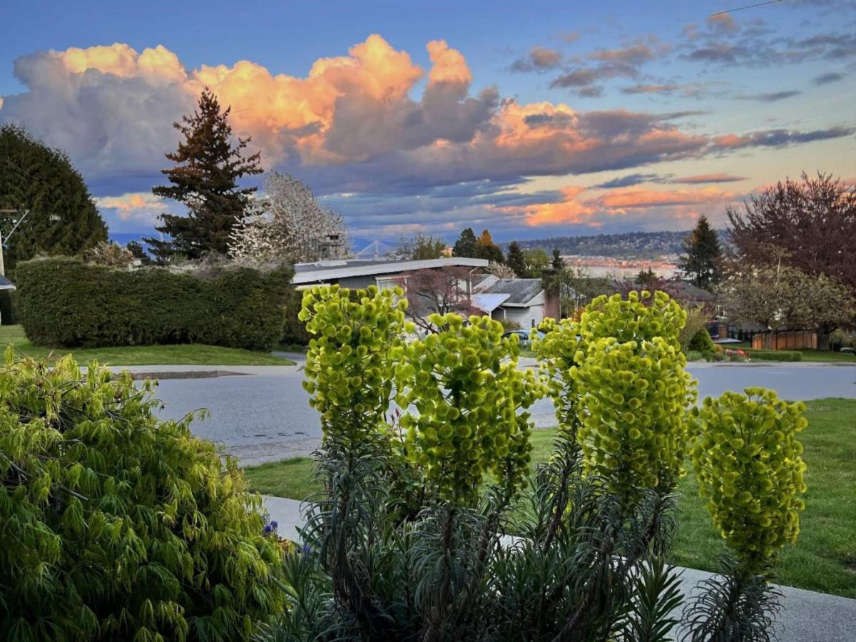 Lovely J Home -Stunning River View Cozy Two Bedroom Private Suite New Westminster Eksteriør bilde