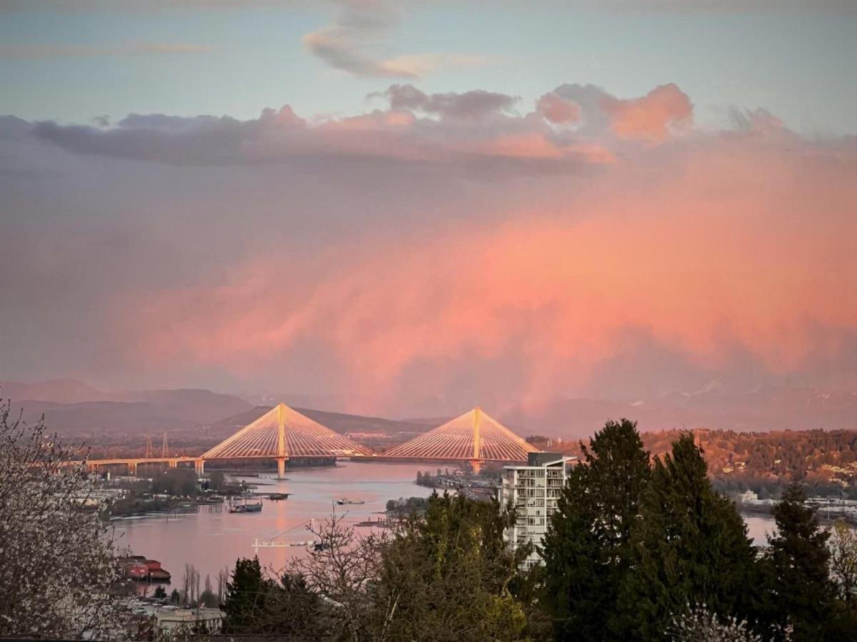 Lovely J Home -Stunning River View Cozy Two Bedroom Private Suite New Westminster Eksteriør bilde