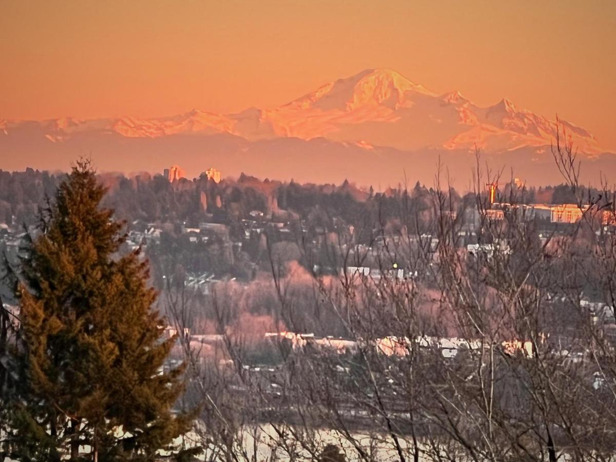 Lovely J Home -Stunning River View Cozy Two Bedroom Private Suite New Westminster Eksteriør bilde